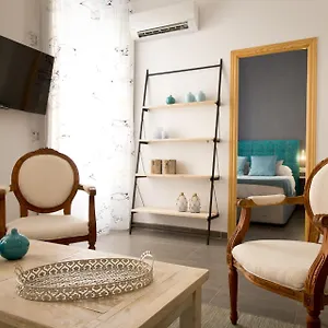 https://holidays2malaga-dos-aceras-1-bedroom-malaga-city-center.1costadelsol.com